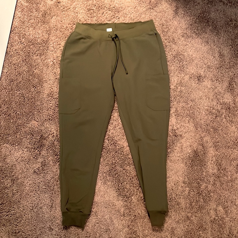 6 pocket jogger scrub pants